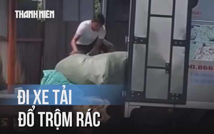 Hai người đổ trộm rác, dân bức xúc quay clip 'bóc phốt'