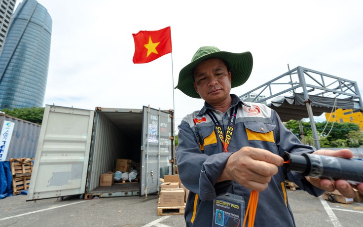 Z121 lần đầu 'khai hỏa', sông Hàn chờ khoảnh khắc bùng nổ khát vọng Việt