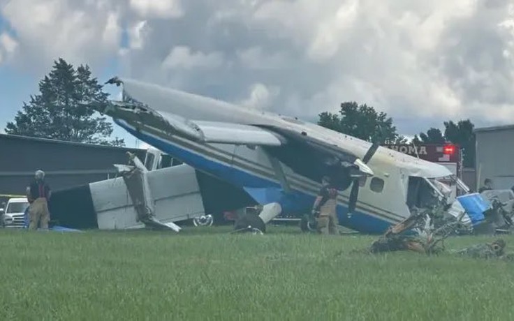 Máy bay rơi vỡ nhiều mảnh, tất cả 20 người bên trong sống sót