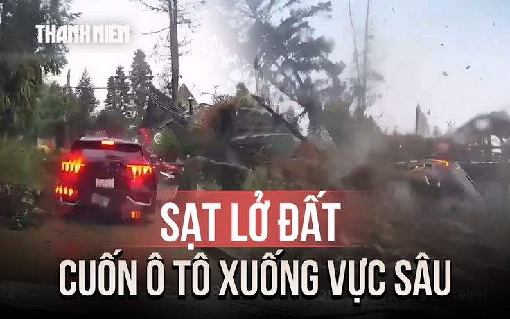 Ớn lạnh khoảnh khắc sạt lở đất cuốn ô tô xuống vực sâu 20 mét