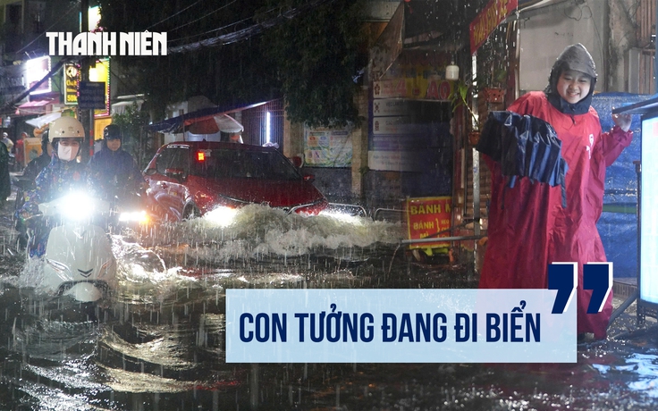 Đường D5 ngập gần 4 tiếng, sinh viên lội nước về nhà: 'Tưởng đang đi biển' Đường D5 ngập gần 4 tiếng, sinh viên lội nước về nhà: 'Tưởng đang đi biển'