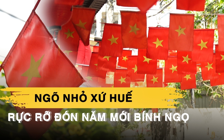 Ngõ nhỏ ở xứ Huế rực đỏ cờ hoa, đón Tết Bính Ngọ 2026