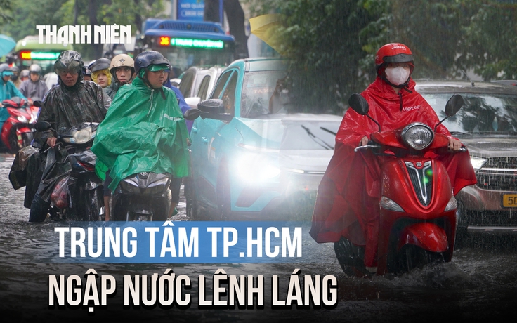 Mưa lớn đầu giờ chiều, đường phố trung tâm TP.HCM ngập nước lênh láng