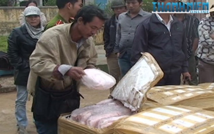 Phát hiện 1,6 tấn thịt lợn thối trong cây xăng