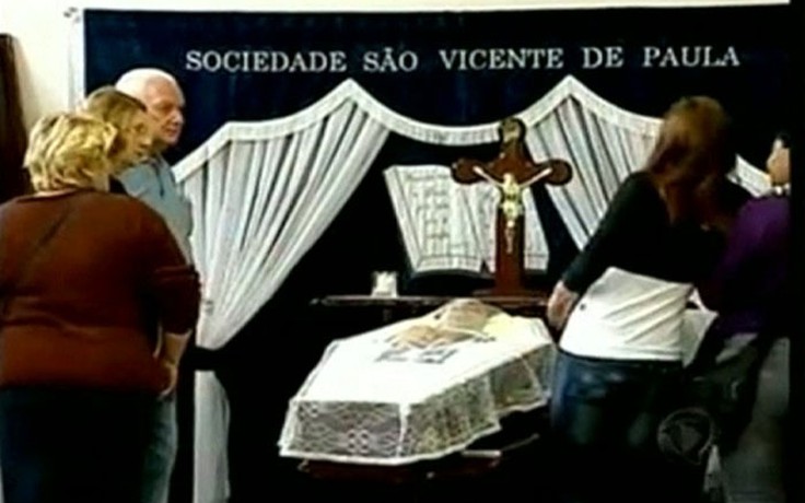Diễn viên kịch Brazil thắt cổ trên sân khấu