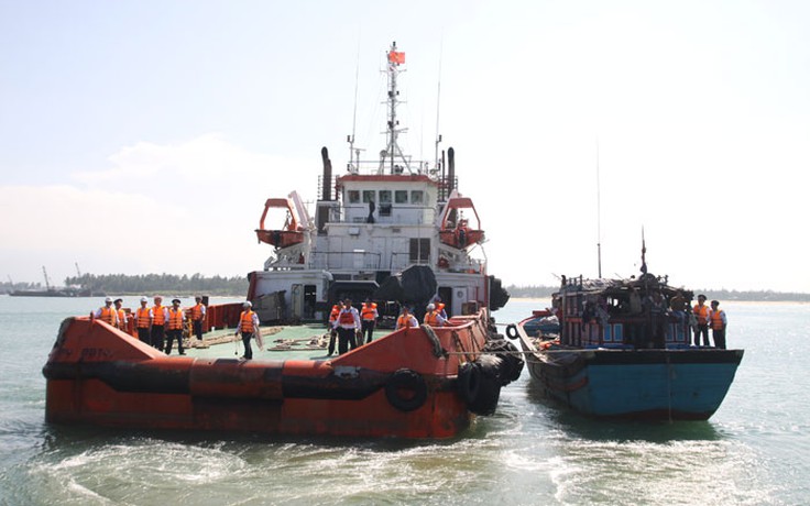 Ngư dân gặp nạn ở Hoàng Sa cập bến an toàn