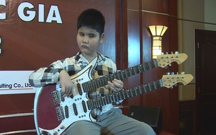Kỷ lục gia châu Á 12 tuổi chơi 7 nhạc cụ