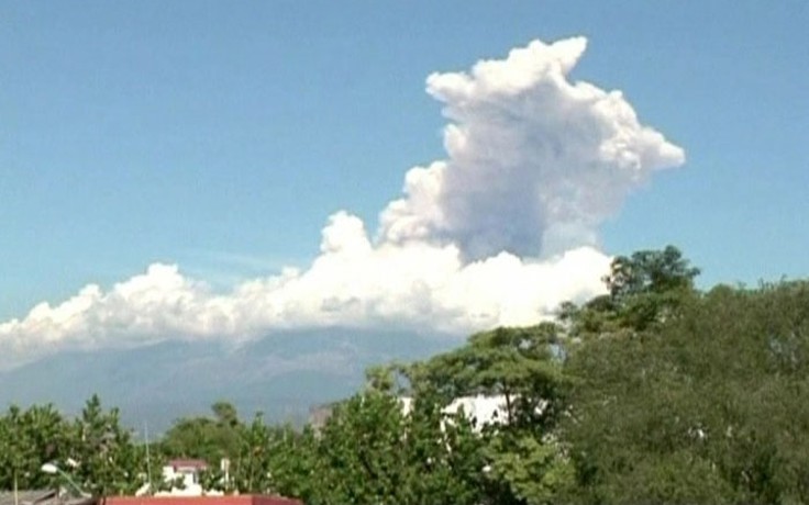 Cận cảnh núi lửa phun trào tại Mexico
