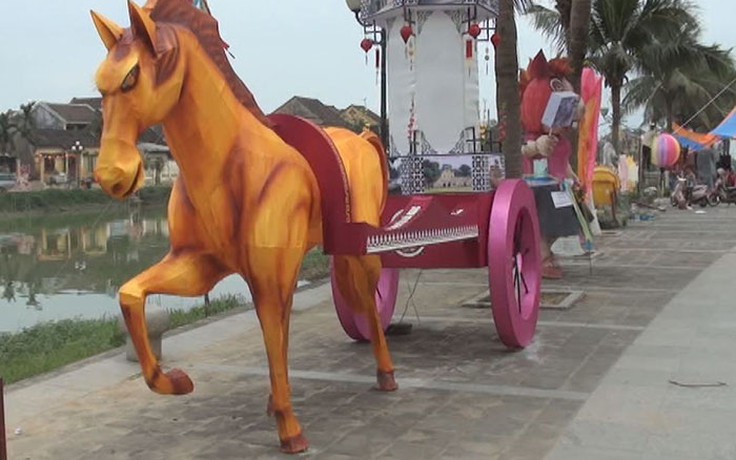 Độc đáo lồng đèn hình ngựa