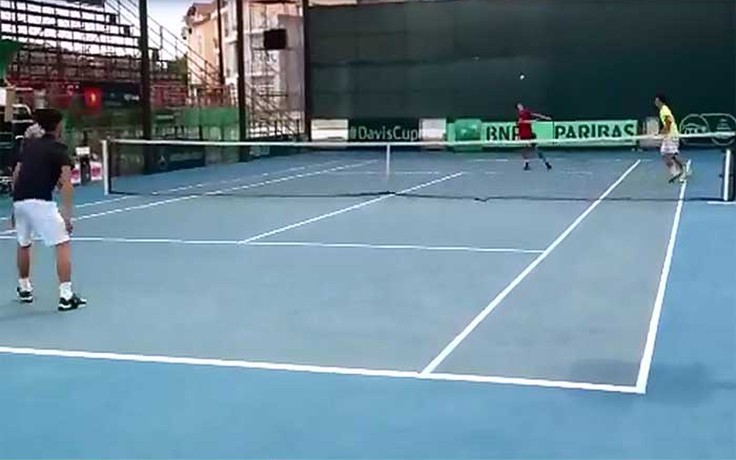 Tuyển quần vợt Việt Nam đá bóng tennis
