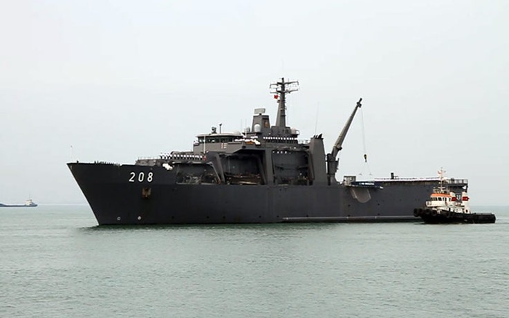 Chiến hạm đổ bộ hải quân Singapore đến Đà Nẵng