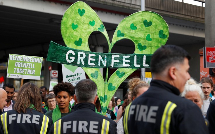 1 năm sau vụ cháy chung cư Grenfell, người ở lại vẫn đau khổ, giận dữ