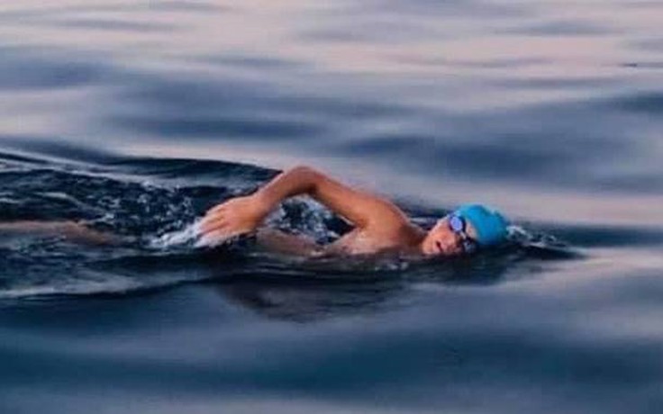 Thiếu niên 13 tuổi trở thành người trẻ tuổi nhất bơi qua hồ Tahoe
