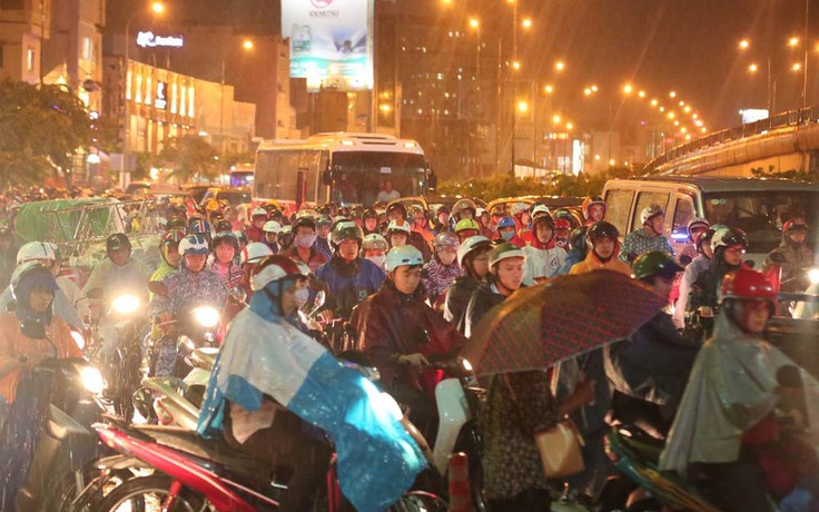 Sài Gòn ngập nặng vì cơn mưa lớn nhất lịch sử trong 40 năm qua