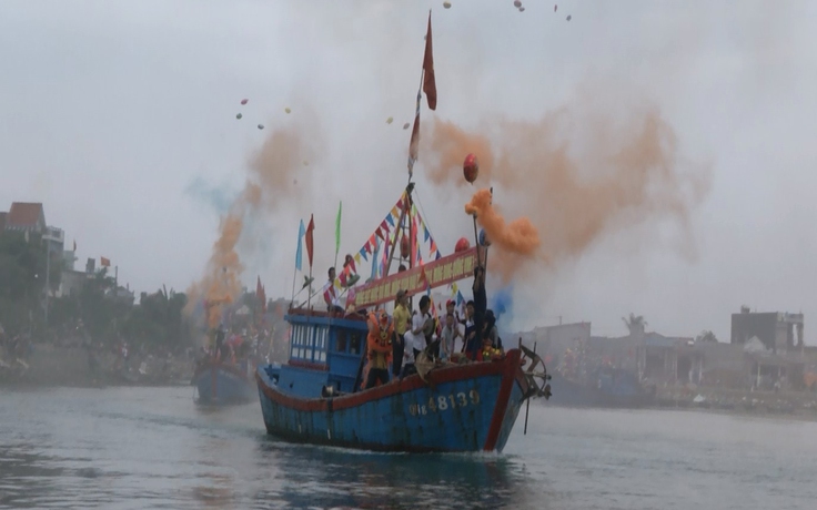 Tưng bừng lễ hội nghề cá Sa Huỳnh