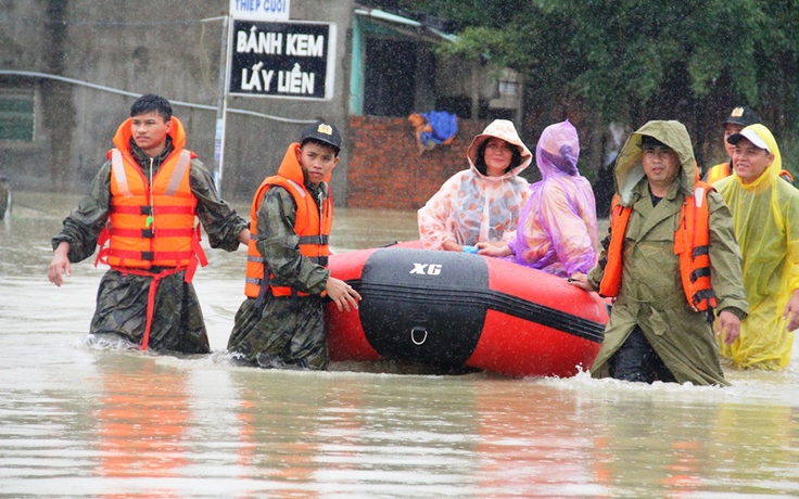 Sơ tán hơn 1.800 hộ dân ở Quảng Nam vì mưa lớn kéo dài, ngập sâu
