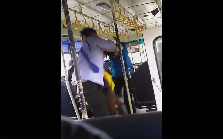 Đánh nhau túi bụi trên xe buýt: Phụ xe phải đi học lại phục vụ hành khách