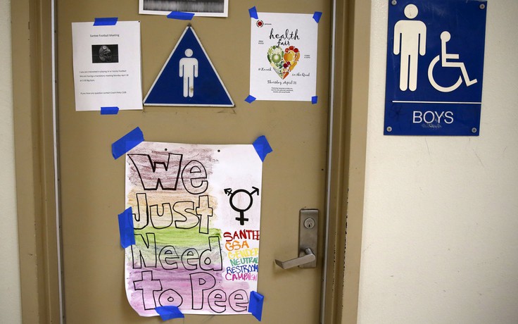 Tranh cãi dữ dội về nhà vệ sinh cho người chuyển giới ở Mỹ