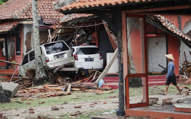 Sóng thần ở Indonesia, hơn 220 người chết
