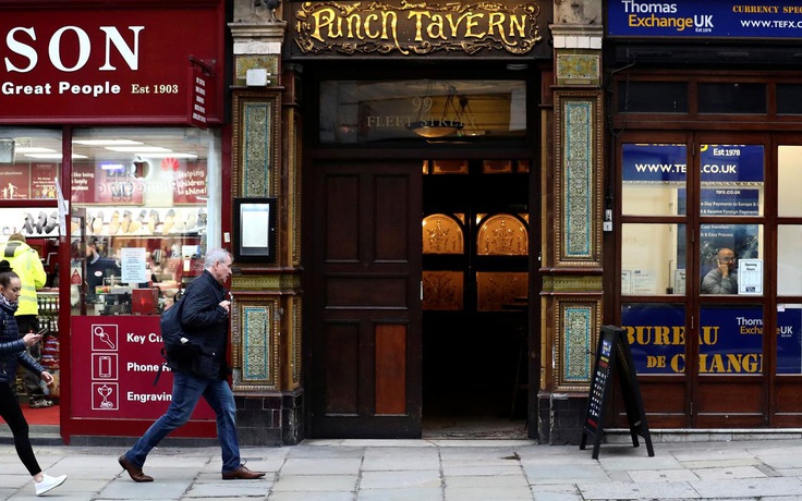 Nhà hàng, quán bar Anh lo trở thành ‘xác sống’ vì lệnh giãn cách chống Covid-19