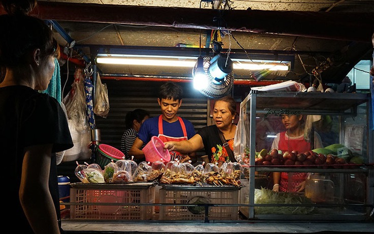 Bangkok vẫn mở hàng rong ở Khao San và Yaowarat