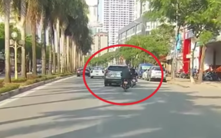 [VIDEO] Truy lùng Mazda tông xe máy rồi chạy luôn
