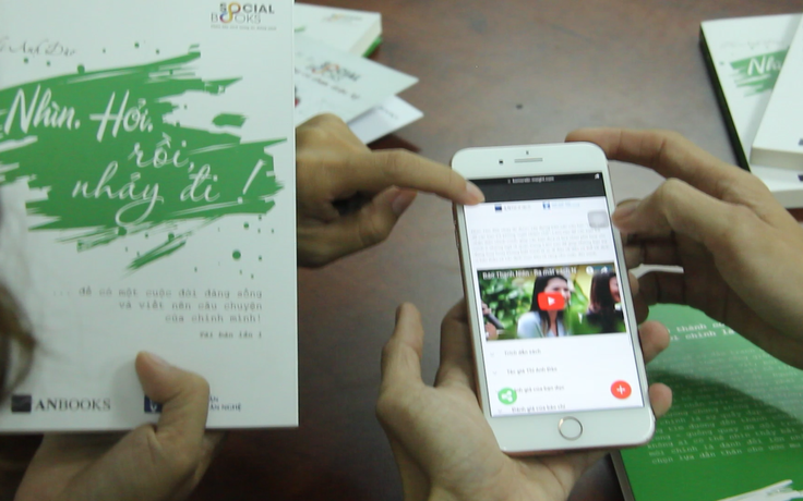 Trải nghiệm ứng dụng tương tác thông minh trên sách kiểu mới của người Việt