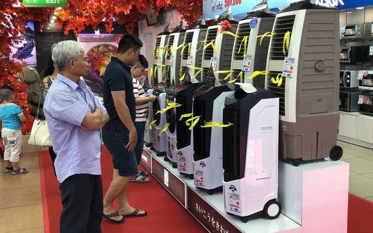 Đổ xô đi mua máy lạnh ngày Sài Gòn nóng hầm hập