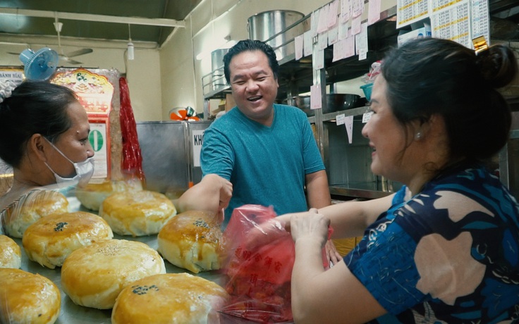 Tiệm bánh pía ăn nóng suốt 70 năm của người Sài Gòn
