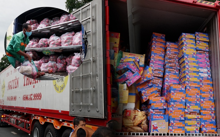 Người Bình Thuận tặng 2 xe container lương thực cho bà con Sài Gòn chống dịch