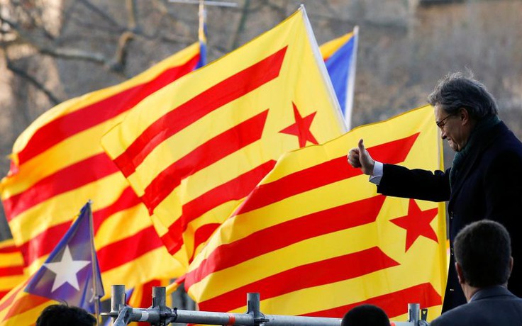 Bị đuổi khỏi máy bay vì nói tiếng Catalonia