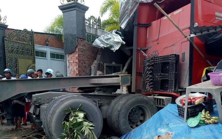 Xe container đâm vào nhà dân, bé gái 5 tuổi tử vong tại chỗ