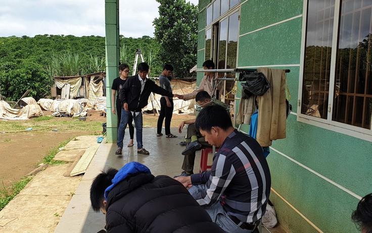 Công an triệu tập 3 nghi can liên quan vụ 'ninja' xông vào nhà đâm chết người Công an triệu tập 3 nghi can liên quan vụ 'ninja' xông vào nhà đâm chết người