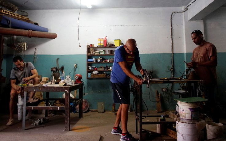 Người Cuba sáng tạo biến rác ra tiền