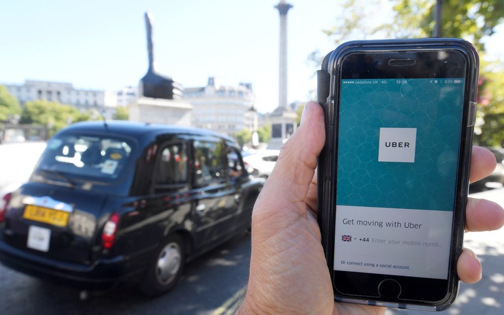 CEO Uber bay đến London kháng cáo