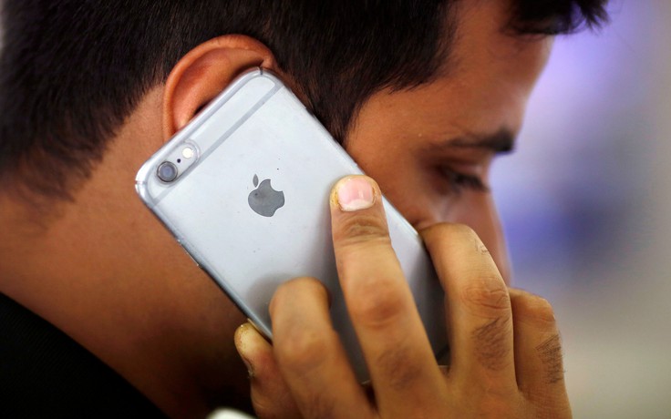 Cầu iPhone giảm, cổ phiếu Apple rớt giá