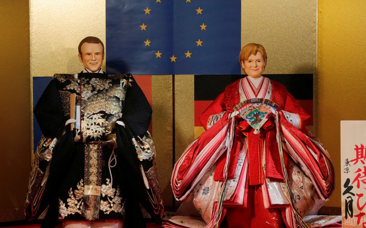 Búp bê Merkel và Macron ra mắt tại Tokyo