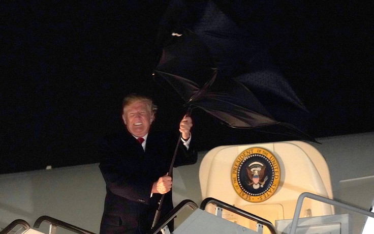 Khi 'ô dù' của Tổng thống Trump cũng liêu xiêu