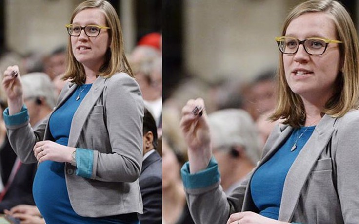 Nghị sĩ Canada cho con bú giữa cuộc họp gây sốt mạng