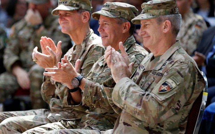 Mỹ thay tướng tại Afghanistan, hòa bình còn xa