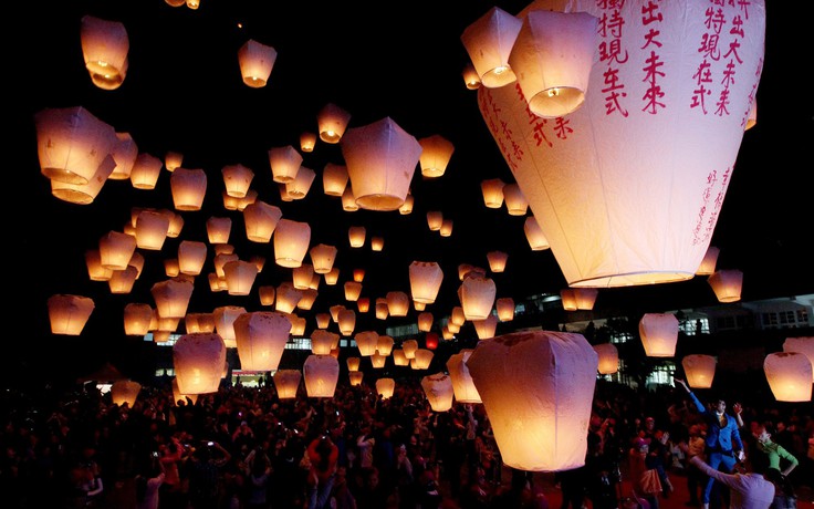 Lung linh đèn trời sáng bừng đêm Trung thu Đài Loan