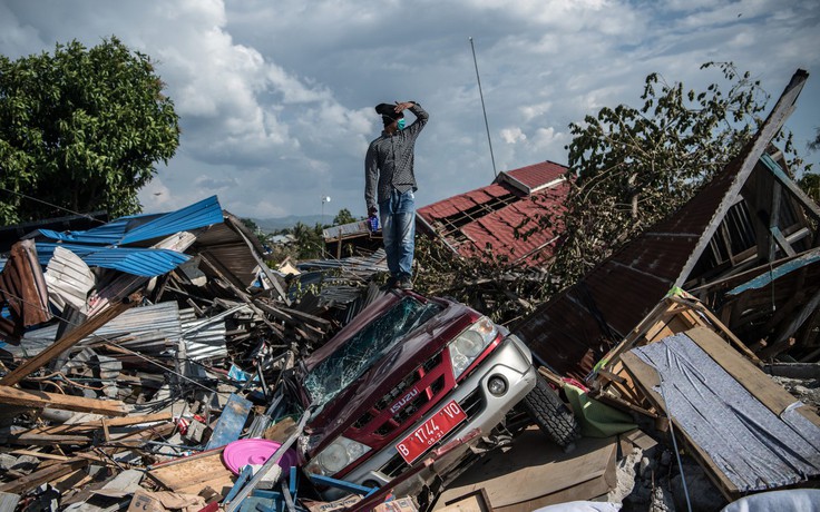Nhìn lại hình ảnh cơn sóng thần hung hãn tràn vào thành phố Indonesia