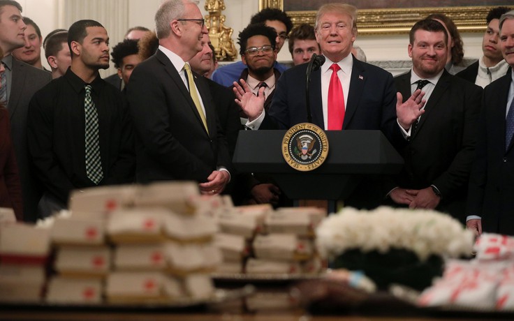 Tổng thống Trump lại đãi khách thức ăn nhanh
