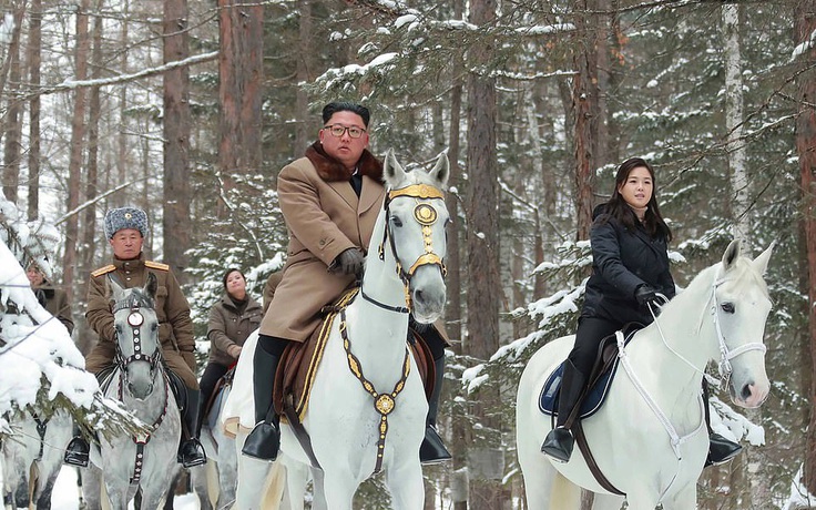 Nhà lãnh đạo Kim Jong-un lại phi ngựa lên Bạch Đầu Sơn
