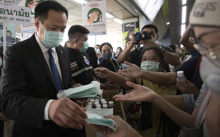 Bộ trưởng Thái Lan đòi 'đuổi' du khách phương Tây vì không chịu đeo khẩu trang giữa thời bùng phát virus corona