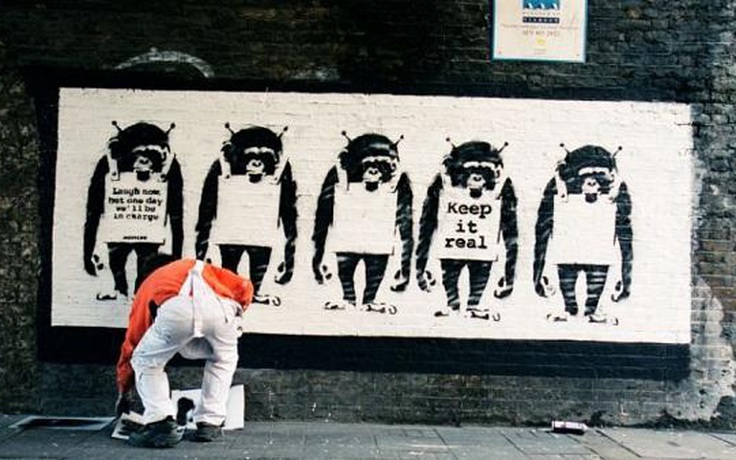 Nghệ sĩ bí ẩn Banksy làm gì khi ở nhà chống dịch Covid-19?