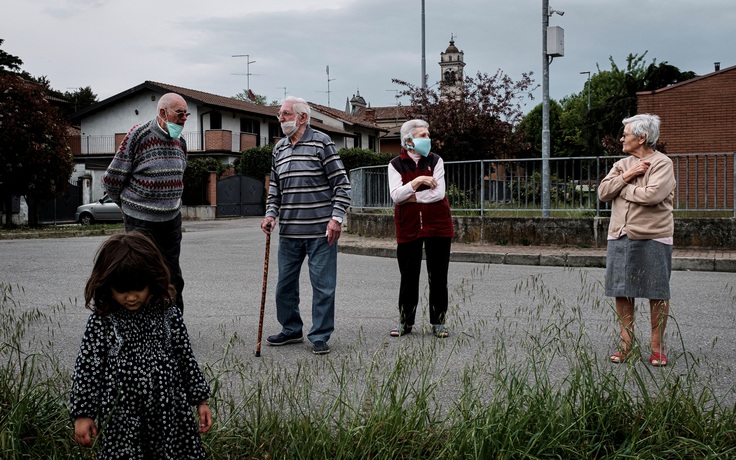Sau 10 tuần phong tỏa, gia đình Ý không còn hình dung nổi cuộc sống bình thường
