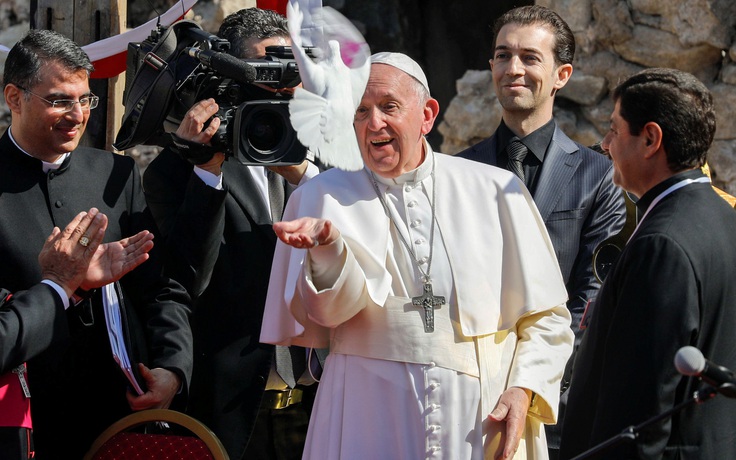 Giáo hoàng Francis thả bồ câu, nguyện cầu cho nạn nhân chiến tranh Iraq