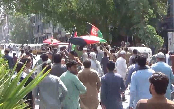 3 người thiệt mạng khi biểu tình chống Taliban, treo quốc kỳ Afghanistan