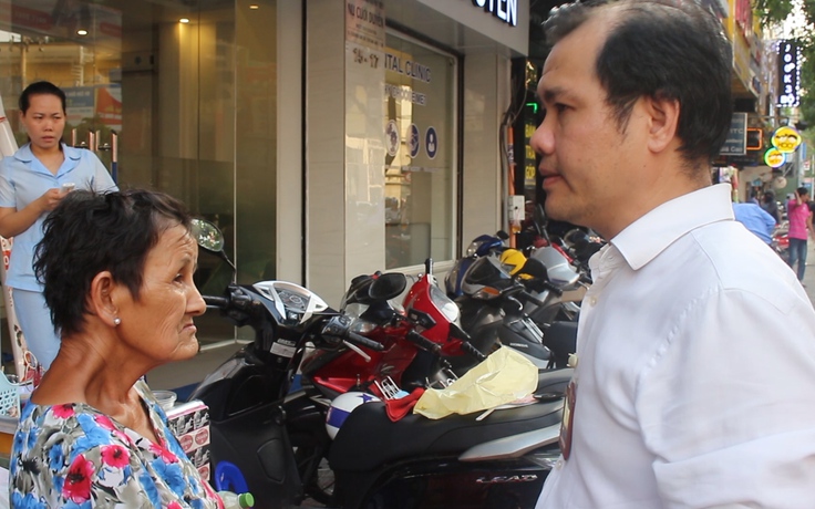 "Giải cứu vỉa hè" tại phường Bến Thành: Nhắc nhở trước, xử lý sau